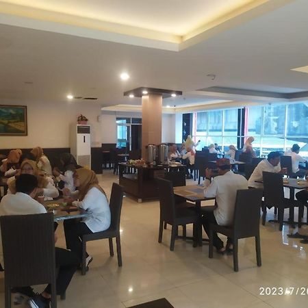 Paris Day Hotel Pamanukan Hilir Exterior photo