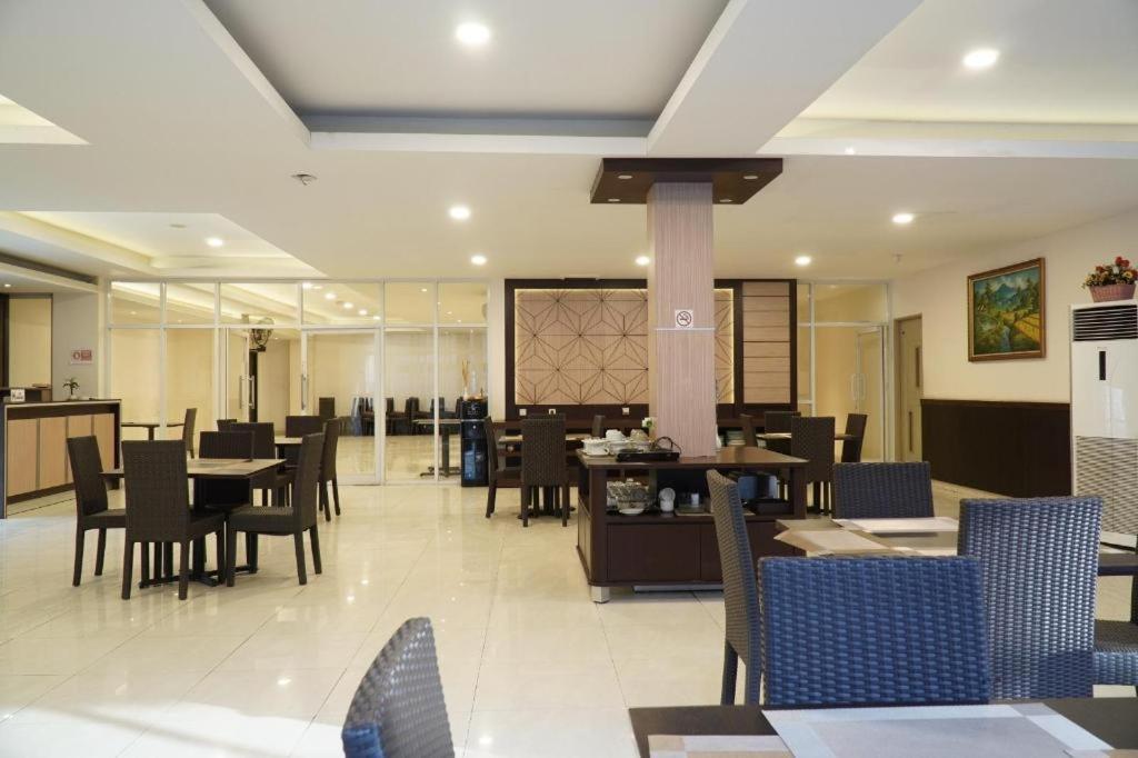 Paris Day Hotel Pamanukan Hilir Exterior photo