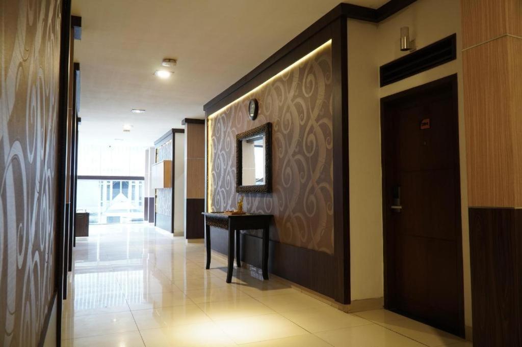 Paris Day Hotel Pamanukan Hilir Exterior photo