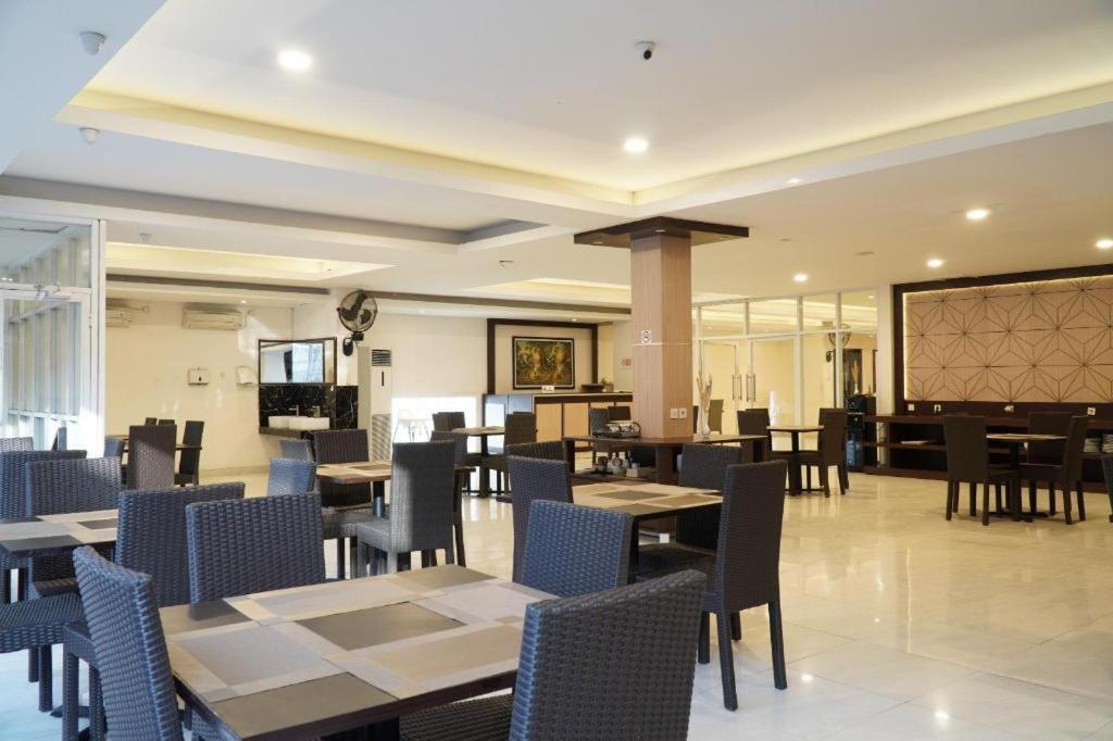 Paris Day Hotel Pamanukan Hilir Exterior photo