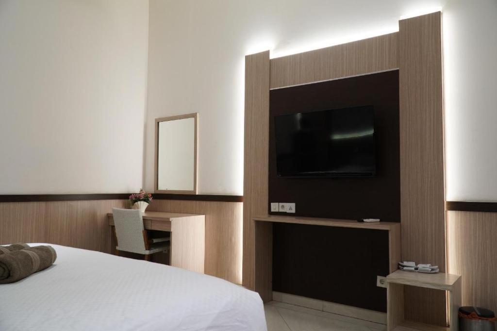 Paris Day Hotel Pamanukan Hilir Exterior photo